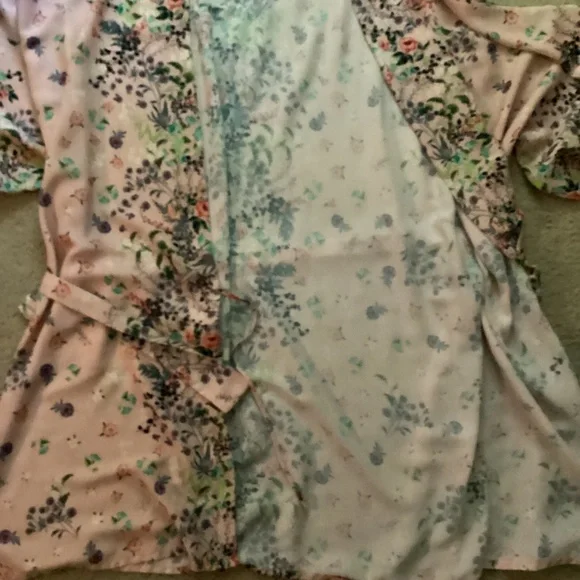 ~ Women's Short Robe ~ - Picture 12 of 14